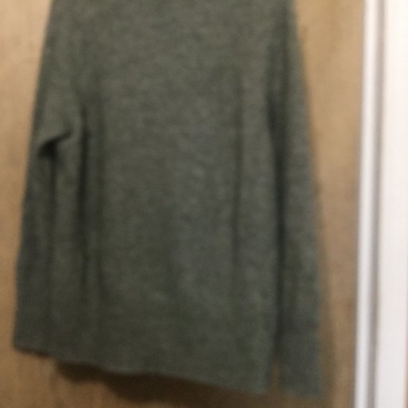 The Group Babaton cowl neck has 25% Alpaca and 10% wool size small - Picture 7 of 7